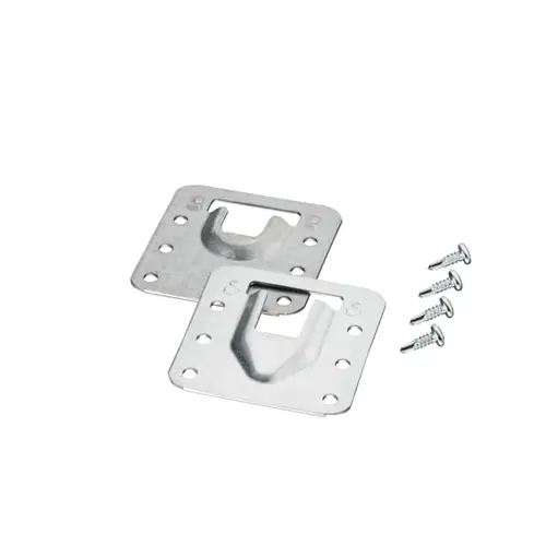 Zwei metallische Halterungen von Oventrop mit mehreren Befestigungsbohrungen und vier dazugehörigen Schrauben.